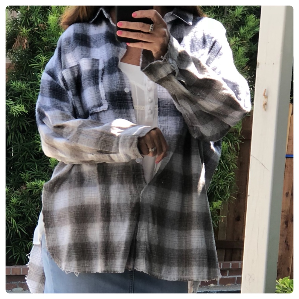 LAST// ⭐️BUYERS FAVE FLANNEL⭐️ - Picture 6 of 8